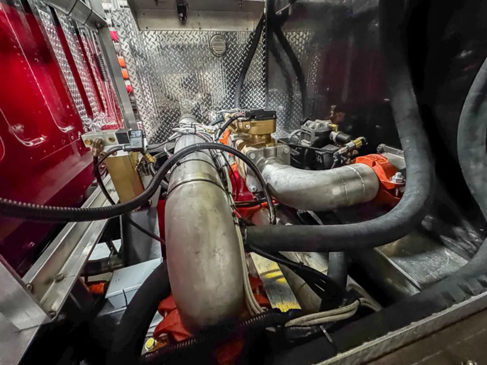 Unfinished body compartment structure in bay, photo 10 of 303.